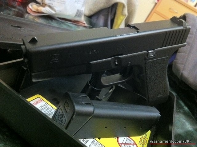 Glock 17_Gen2_3.jpg