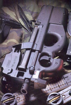 P90-big2.jpg (26843 bytes)